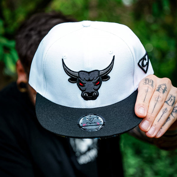 Bull Snapback - White/Black
